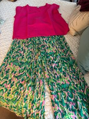 Umgee NWT Patterned Palazzo Pants (L) and Three Dots  Gauze Top (XL)